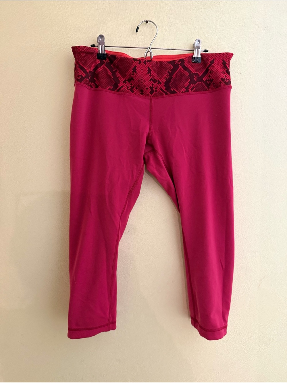 Lululemon Wunder Under Womenβs Pink/Black Snake Print High Rise Crop Leggings L